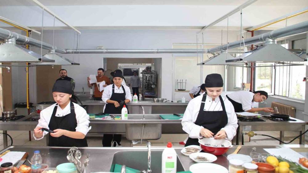 K&ouml;şk&rsquo;te &ouml;ğrenciler h&uuml;nerlerini mutfakta sergiledi