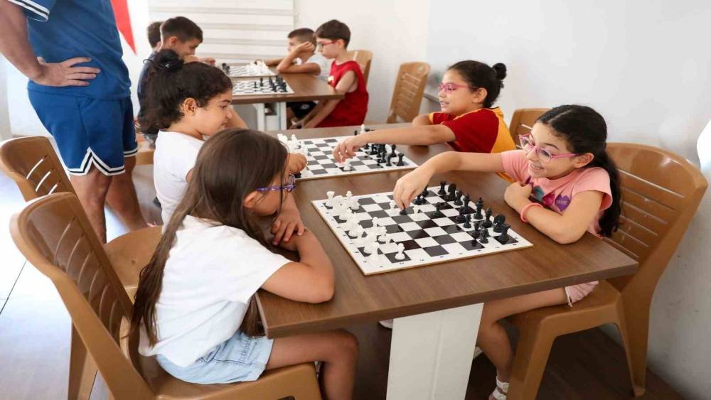 Efeler&rsquo;de yaz tatili satran&ccedil;la renkleniyor

