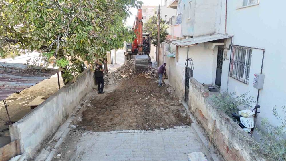 Nazilli Yeşil Mahalle&rsquo;de yol yenileme &ccedil;alışmaları başladı
