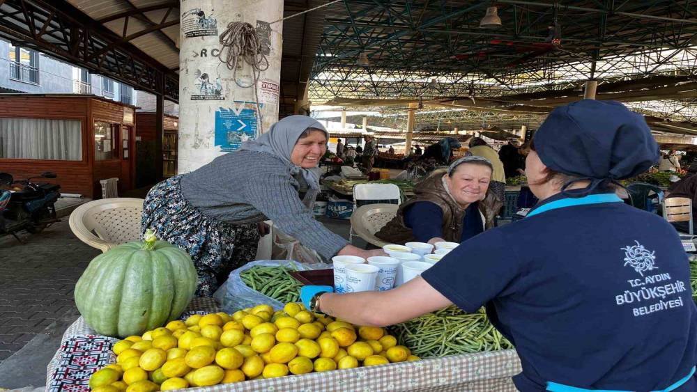 Aydın&rsquo;da pazar yerlerinde sıcak &ccedil;orba ikramı başladı
