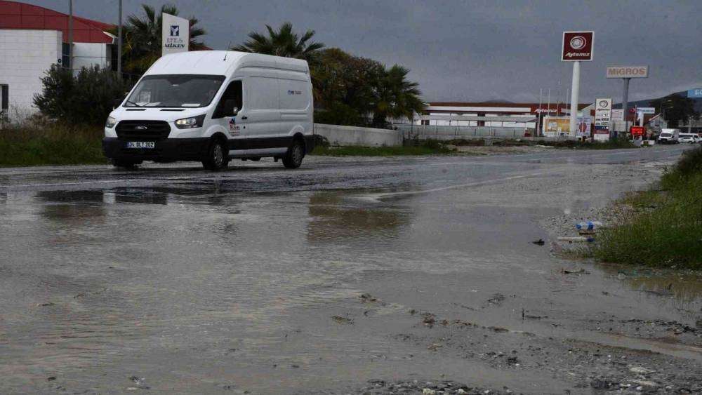 KUŞADASI’NDA HER YAĞIŞTA AYNI MANZARA