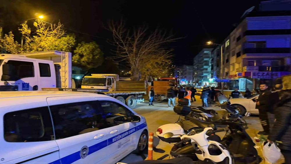 Kuşadası&rsquo;nda belediye ekipleri karşı karşıya geldi