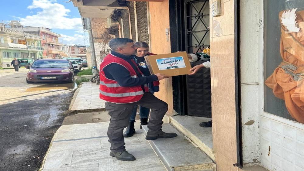 Efeler&rsquo;in Kardeş Eli projesi ihtiya&ccedil; sahibi vatandaşlara destek oldu