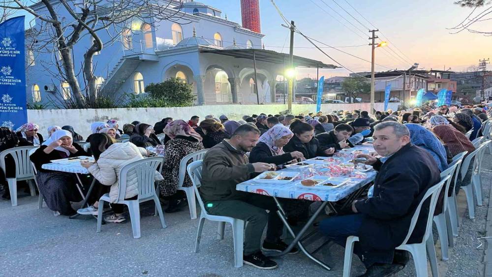 Binlerce Aydınlı B&uuml;y&uuml;kşehir&rsquo;in iftar sofrasında bir araya geldi
