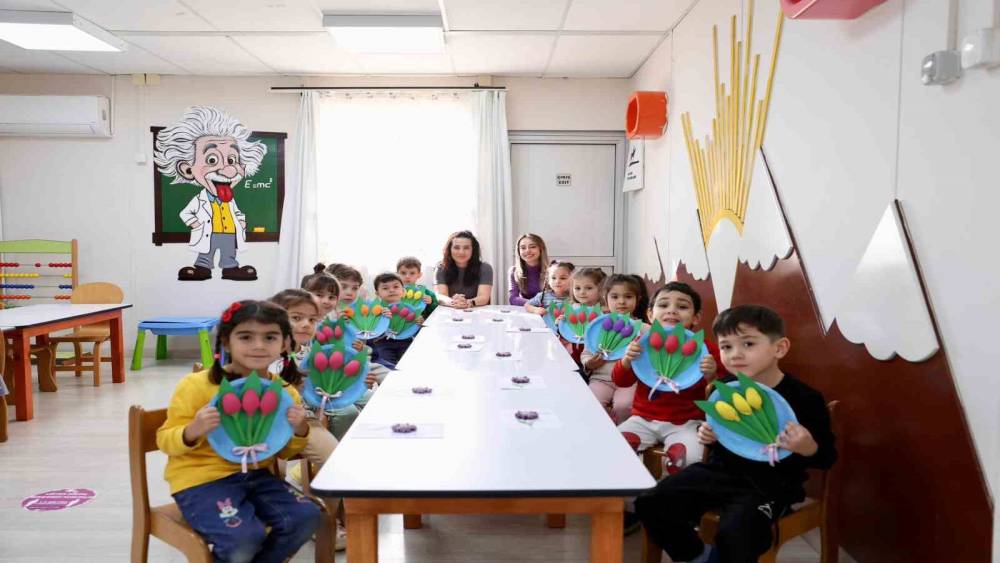 Didim&rsquo;de miniklerden Kadınlar G&uuml;n&uuml;&rsquo;ne renkli dokunuş
