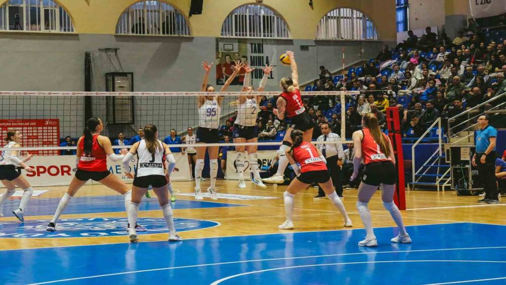 Sultanlar Ligi: Aydın B&uuml;y&uuml;kşehir Belediyespor: 2 - Beşiktaş: 3
