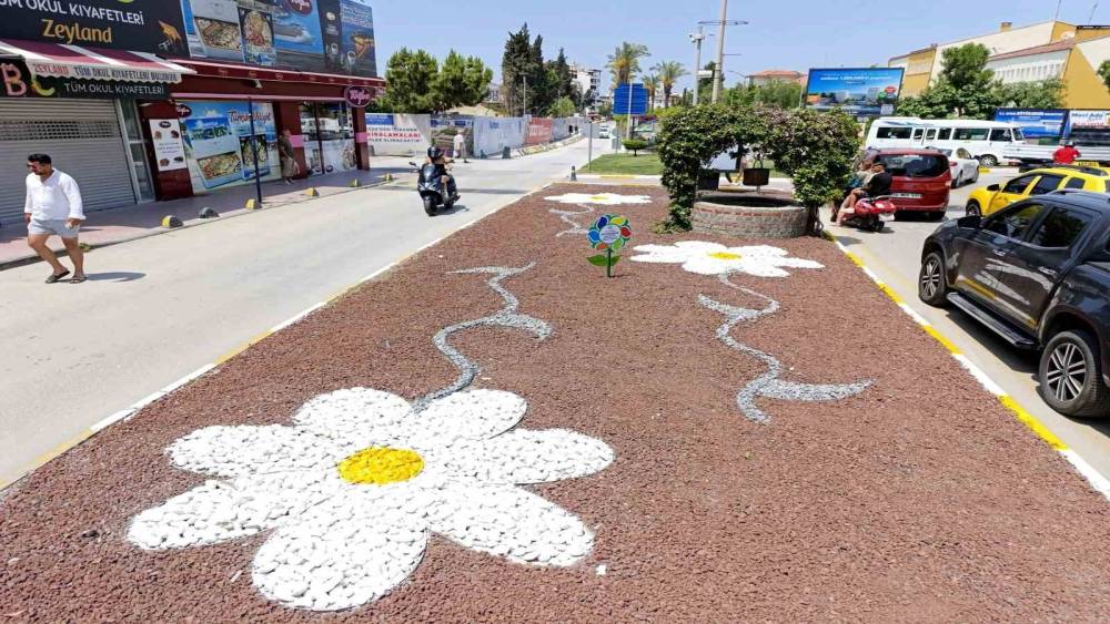 Aydın Büyükşehir Belediyesi Kuşadası’nda çalışmalarını sürdürüyor
