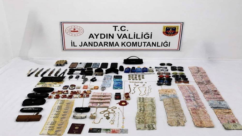 Kuşadası sahilinde seri hırsızlık ş&uuml;phelisi su&ccedil;&uuml;st&uuml; yakalandı

