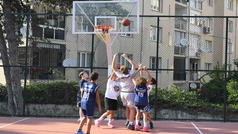 Yenilenen basketbol sahasına Efe İbrikoğlu&rsquo;nun adı verildi
