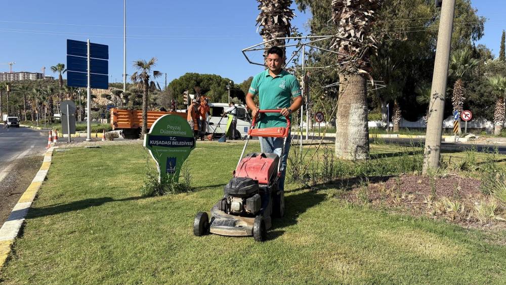 Kuşadası&rsquo;nın ana arterlerinde hummalı &ccedil;alışma
