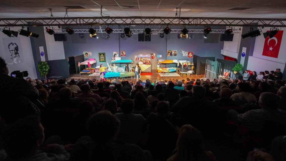 Didim&rsquo;de  Kadın Kadına &Ouml;zg&uuml;rl&uuml;k  oyunu sanatseverlerle buluştu