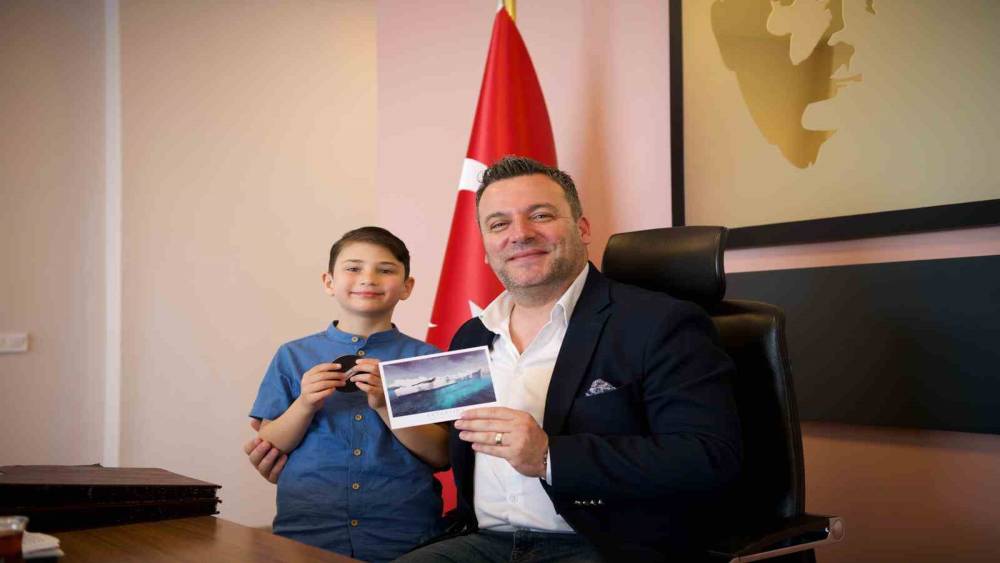 Antarktika&rsquo;dan d&ouml;nen en gen&ccedil; T&uuml;rk, Kuşadası Belediyesi&rsquo;nde ağırlandı