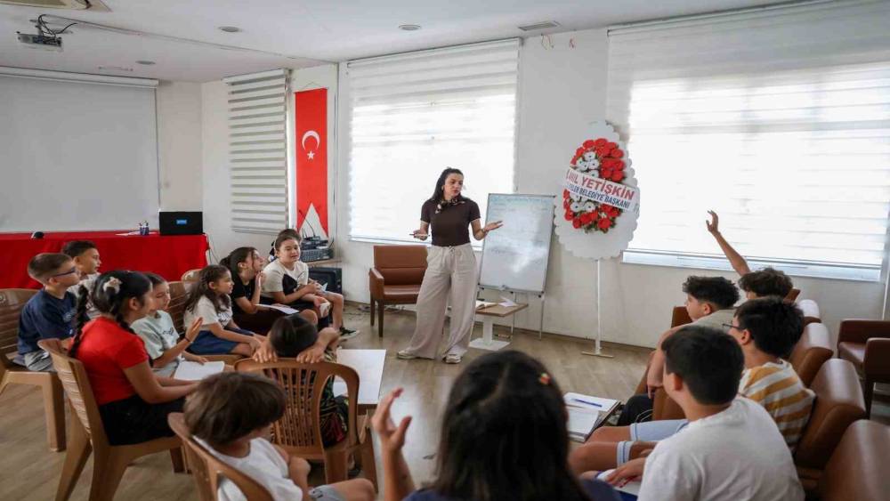 Efeler&rsquo;de &ccedil;ocuklar felsefeyle d&uuml;ş&uuml;nmeyi &ouml;ğreniyor