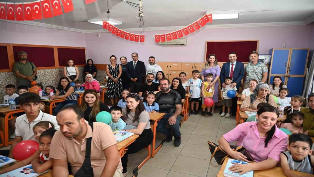 Aydın&rsquo;da okula ilk adım atan minikler yalnız kalmadı
