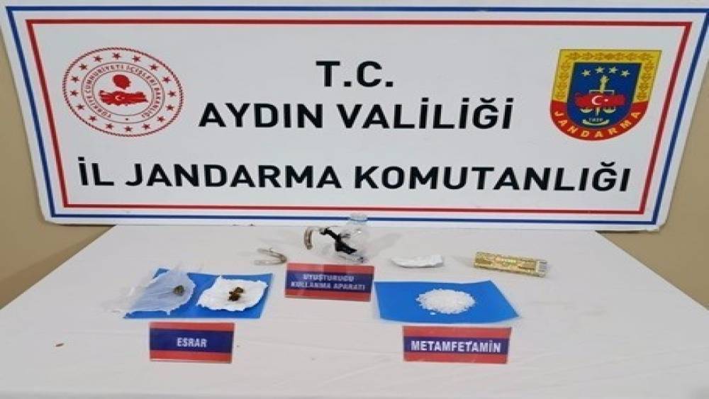 EVDE UYUŞTURUCU SATIŞI YAPARKEN YAKALANDI