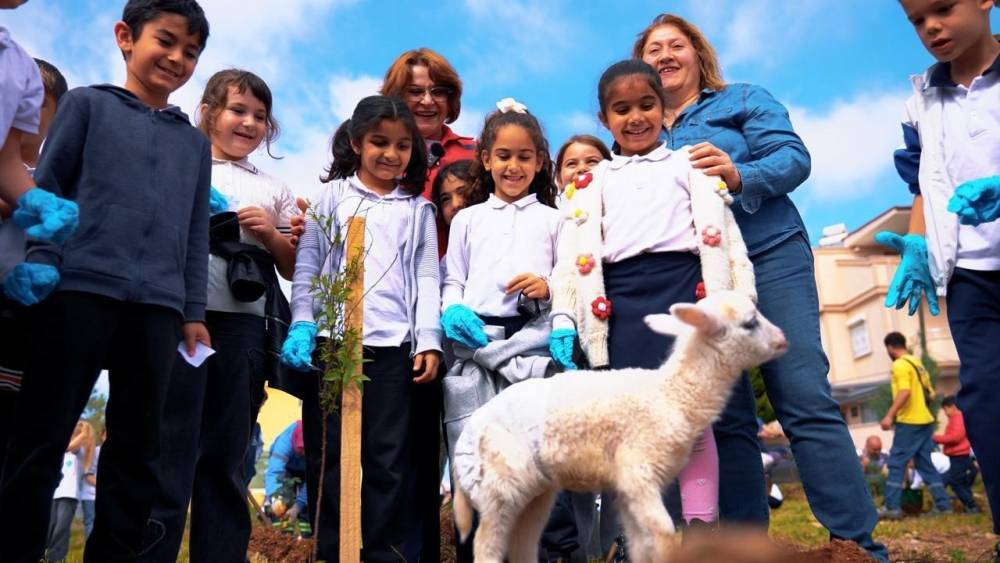 Didim&rsquo;de fidanlar toprakla buluştu
