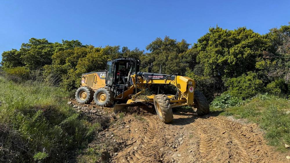 Efeler Belediyesi kapanan yolları ulaşıma a&ccedil;ıyor
