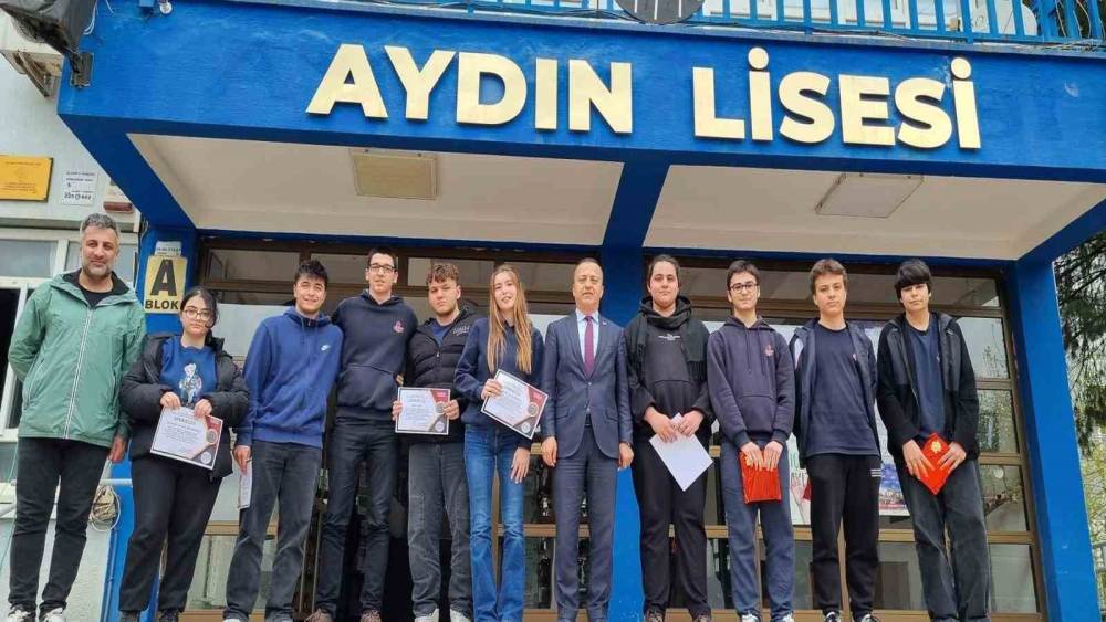 Aydın Lisesi &ouml;ğrencileri başarılarıyla gururlandırdı
