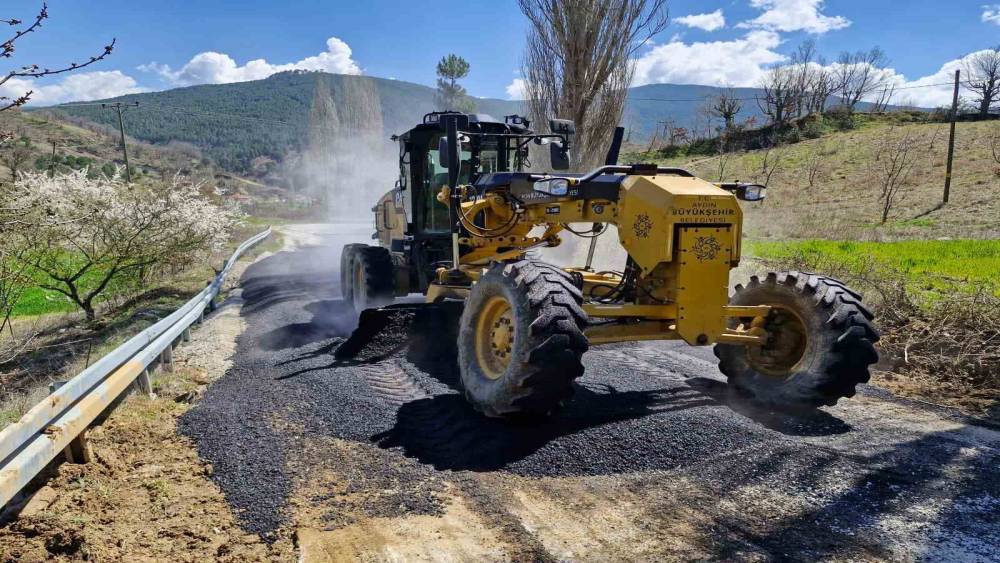 Aydın B&uuml;y&uuml;kşehir il&ccedil;elerde yol &ccedil;alışmalarına devam ediyor
