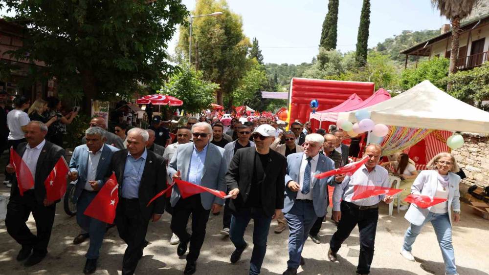 G&uuml;ll&uuml;bah&ccedil;e&rsquo;de festival coşkusu başladı.
