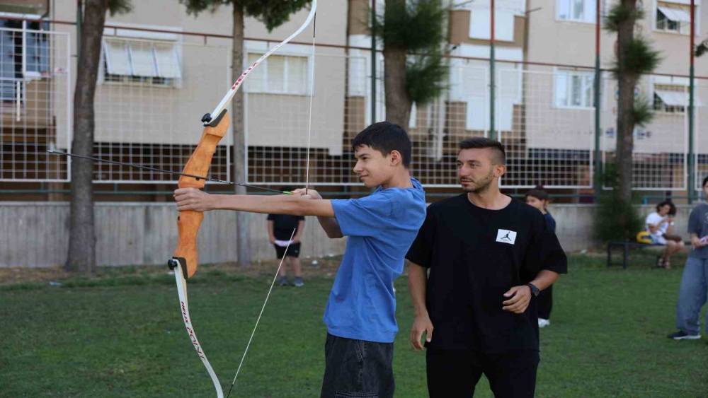 Aydın Büyükşehir Belediyesi’nin okçuluk kursu ilgi görüyor

