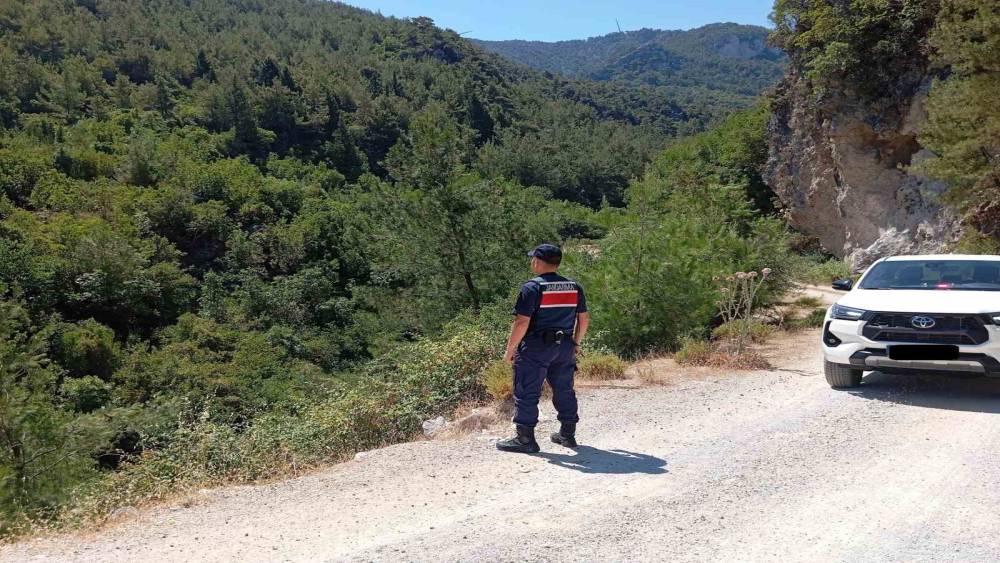 Milli Park’ta yasak alana giren 12 kişiye 35 bin lira ceza
