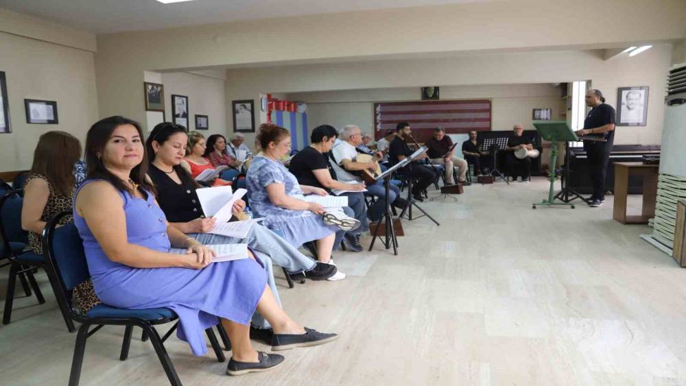 Nazilli&rsquo;nin 42 yıllık korosu yeni d&ouml;neme başladı
