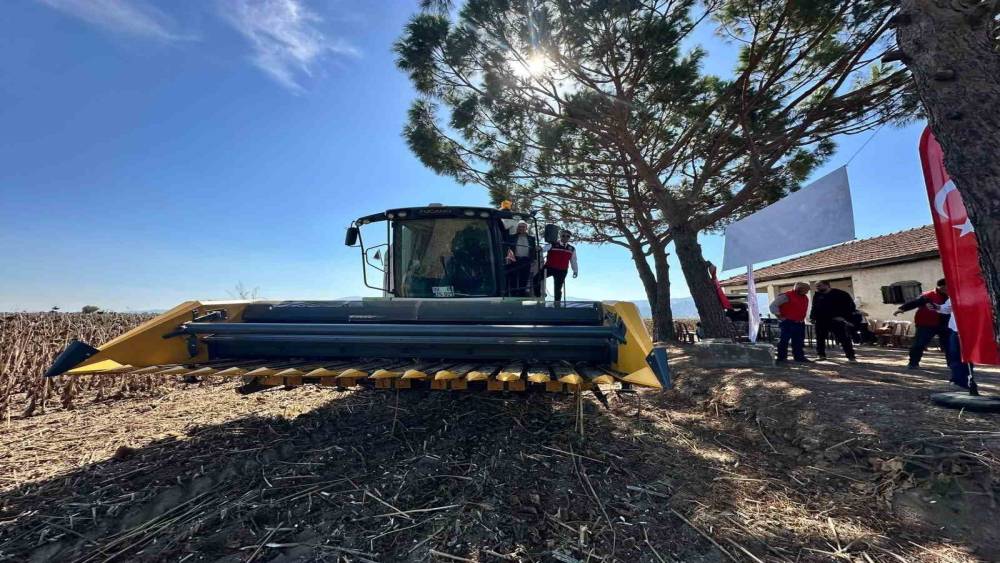 Ko&ccedil;arlı&rsquo;da ay&ccedil;i&ccedil;eğindeki hibe desteği meyvesini verdi, &uuml;r&uuml;nler hasat edildi
