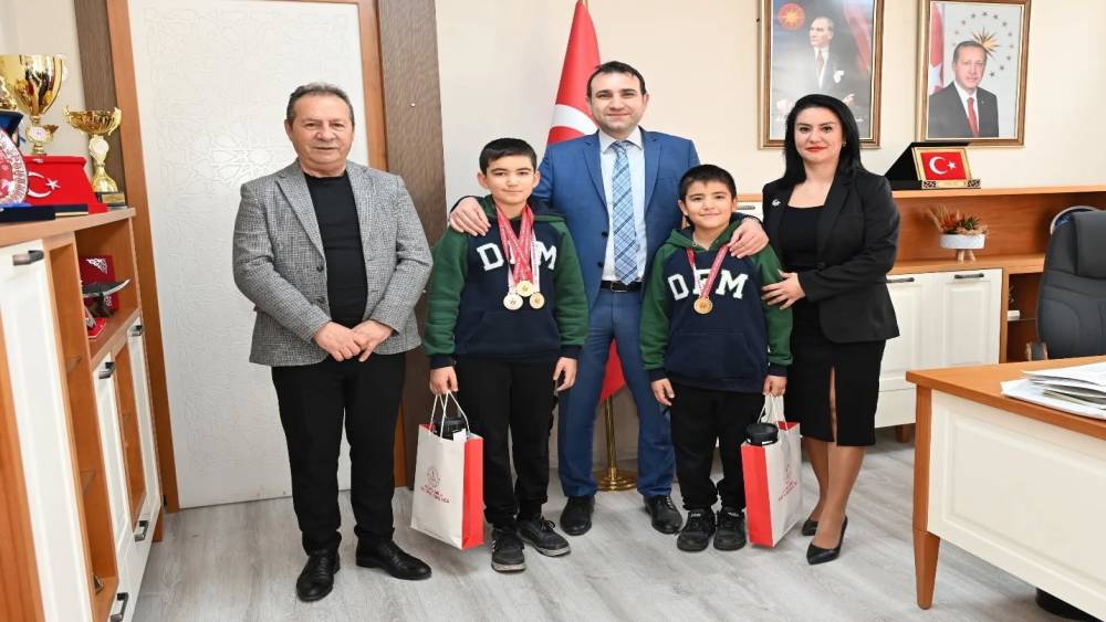 Paralimpik Yüzme Yarışı’nda il birincisi oldular
