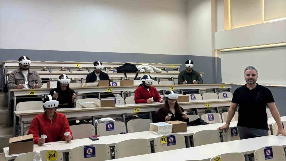 ADÜ’de öğrenciler dersleri sanal gerçeklik destekli işliyor
