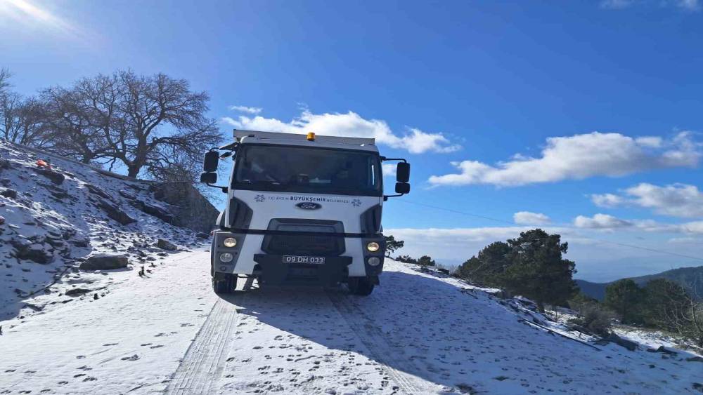 Aydın B&uuml;y&uuml;kşehir Belediyesi&rsquo;nden Paşa Yaylası&rsquo;nda tuzlama &ccedil;alışması
