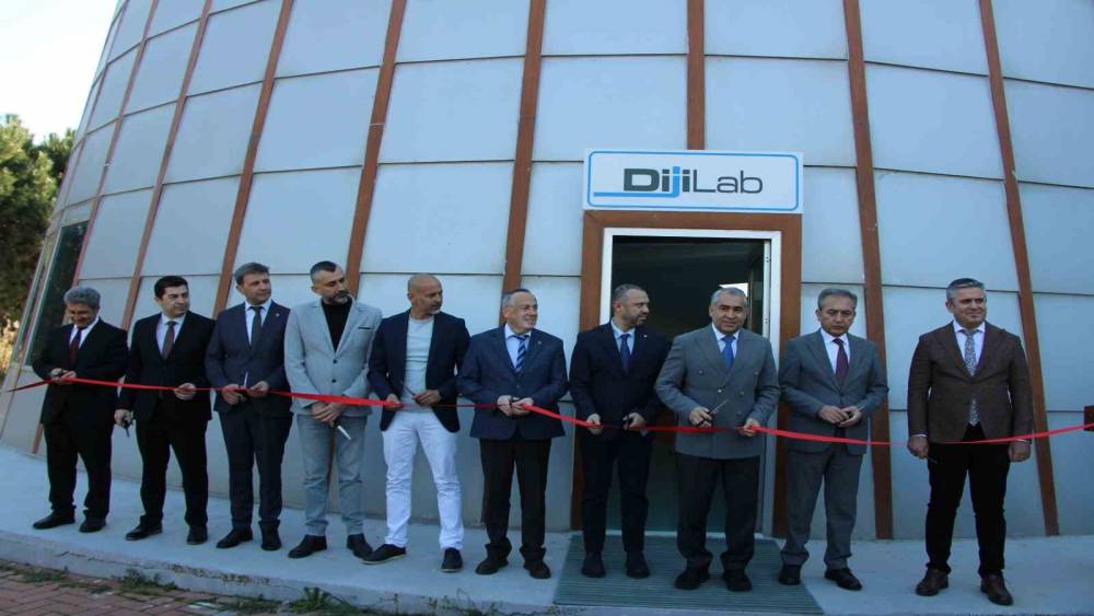 AD&Uuml;&rsquo;DE DİJİTAL EĞİTİM LABORATUVARI A&Ccedil;ILDI