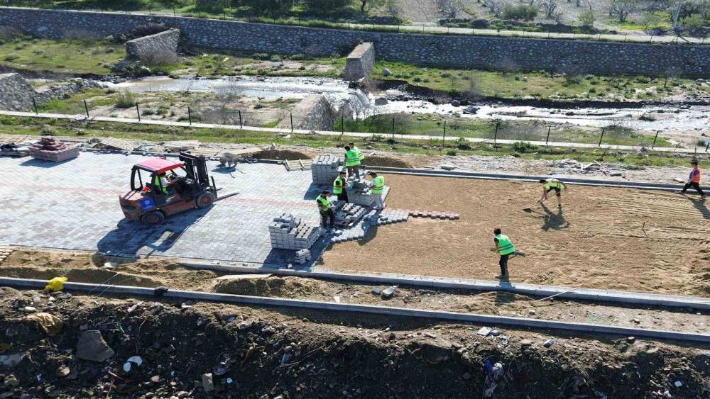 Aydın B&uuml;y&uuml;kşehir&rsquo;den Buharkent&rsquo;te yol yapım &ccedil;alışması