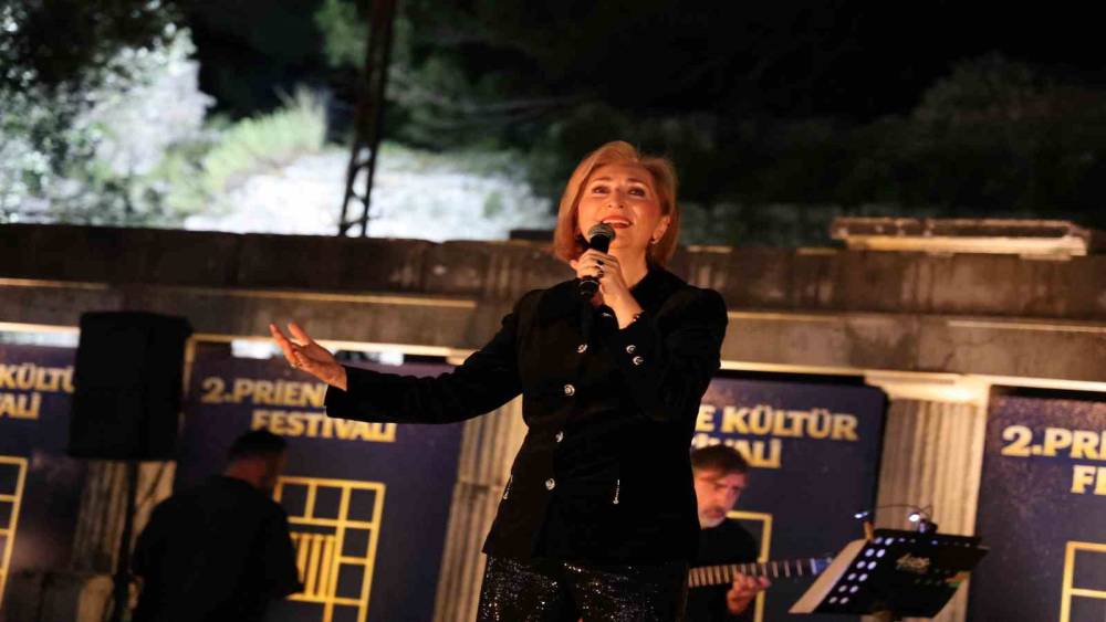 Priene Antik Kenti&rsquo;nde &uuml;nl&uuml; sanat&ccedil;ıdan konser
