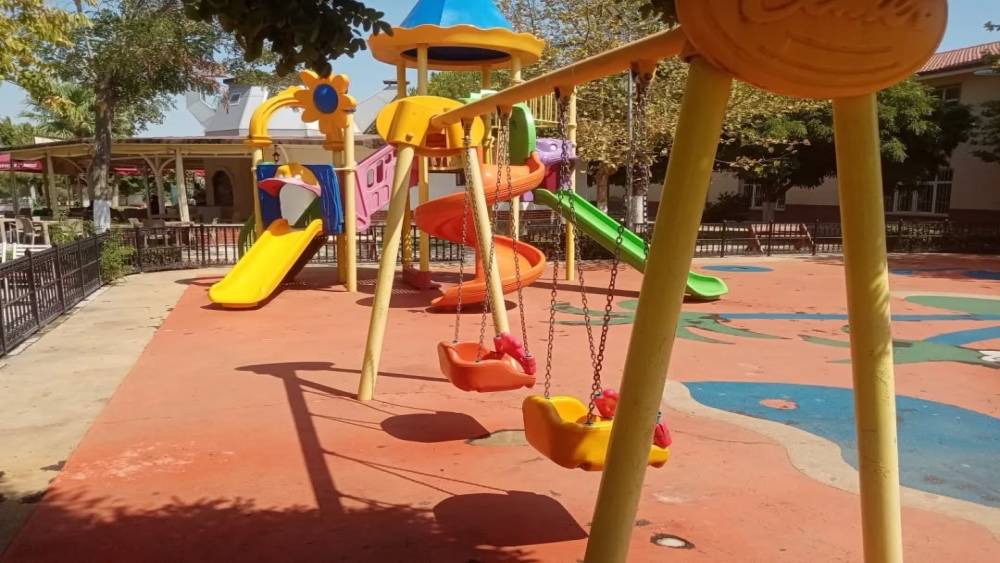 Germencik’te parklar dezenfekte edildi