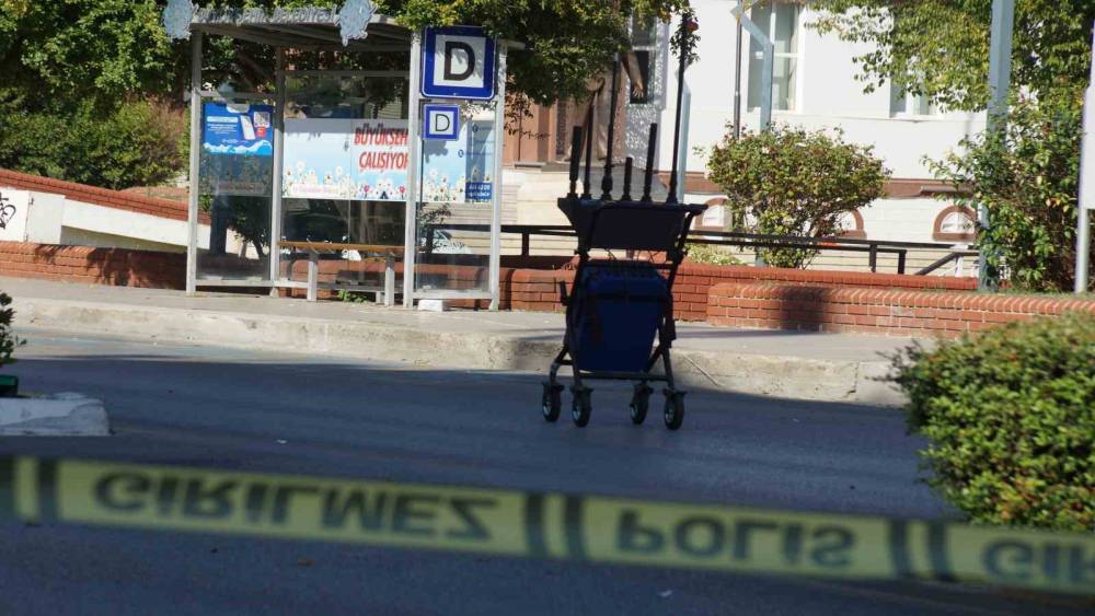 Adliye &ouml;n&uuml;ndeki ş&uuml;pheli paket f&uuml;nye ile patlatıldı