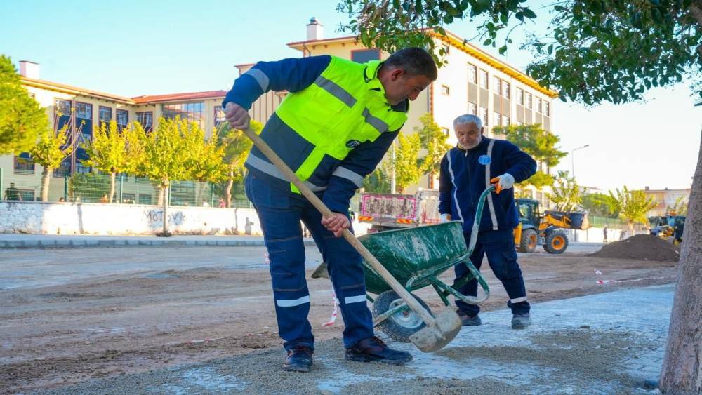Didim’de yol çalışmaları hız kesmeden devam ediyor
