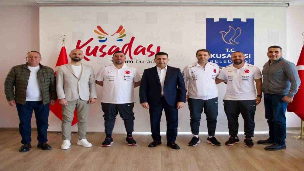 Başkan G&uuml;nel, Plaj Futbolu Milli Takımı&rsquo;nın teknik ve idari kadrosunu ağırladı
