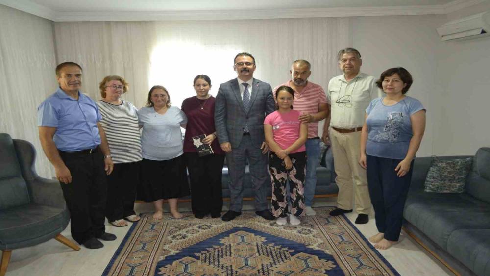 Kaymakam Ateş öğrencilerin evlerine misafir oldu

