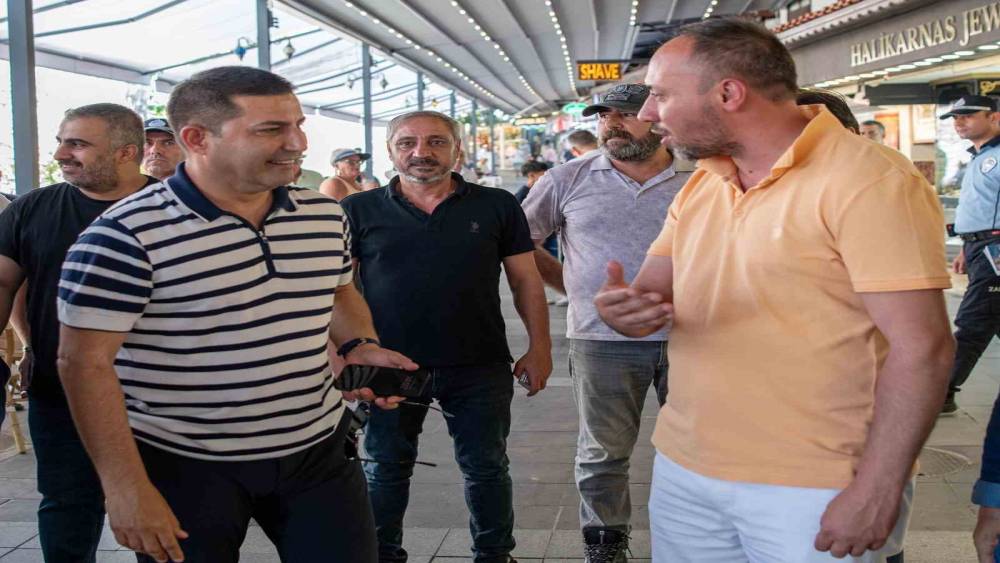 Başkan Ömer Günel’den turistik çarşı esnafı ile bir araya geldi