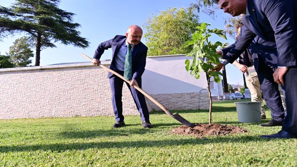 Vali Varol, İncirliova&rsquo;da vatandaşlarla buluştu
