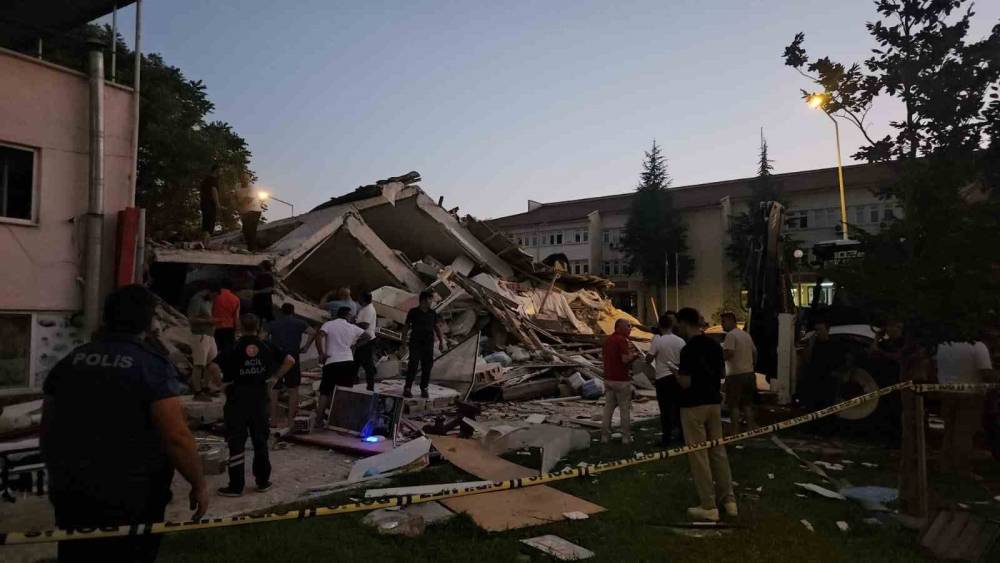 Balıkesir’deki deprem için Aydın’dan AFAD ekipleri yola çıktı
