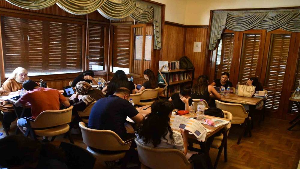 S&ouml;ke&rsquo;de İlber Ortaylı Kitabevi Temmuz ayında 2 bin 156 &ouml;ğrenciyi ağırladı
