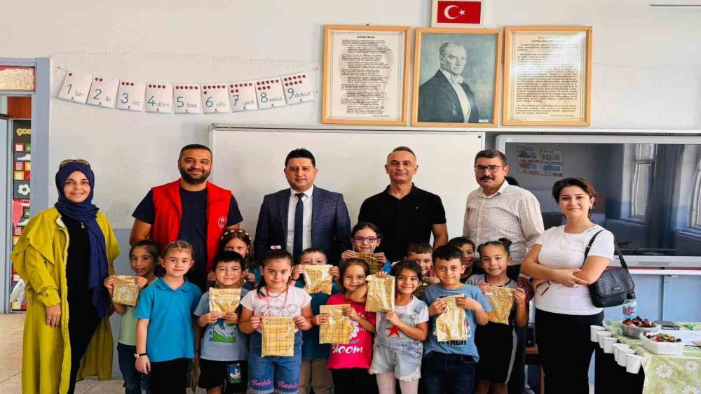 Ilıdağlı öğrenciler kırtasiye malzemeleri sevinci yaşadı
