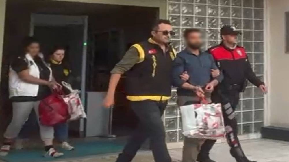 Aydın’da toplamda 48 yıl hapis cezası bulunan iki firari yakalandı
