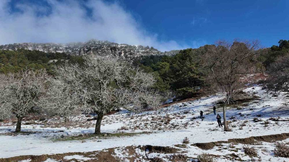 Paşa Yaylası&rsquo;nda kar keyfi