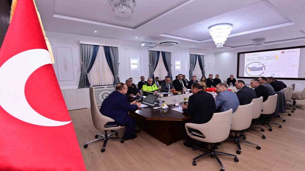 AYDIN&rsquo;IN ULAŞIMINI RAHATLATACAK PROJELER ELE ALINDI