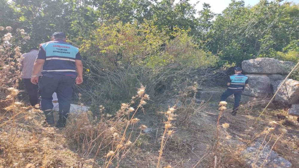 Sit alanında ilek toplarken yakalandılar
