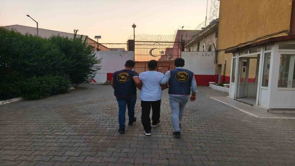 Efeler&rsquo;de 22 yıl hapis cezası ile aranan şahıs JASAT&rsquo;a takıldı
