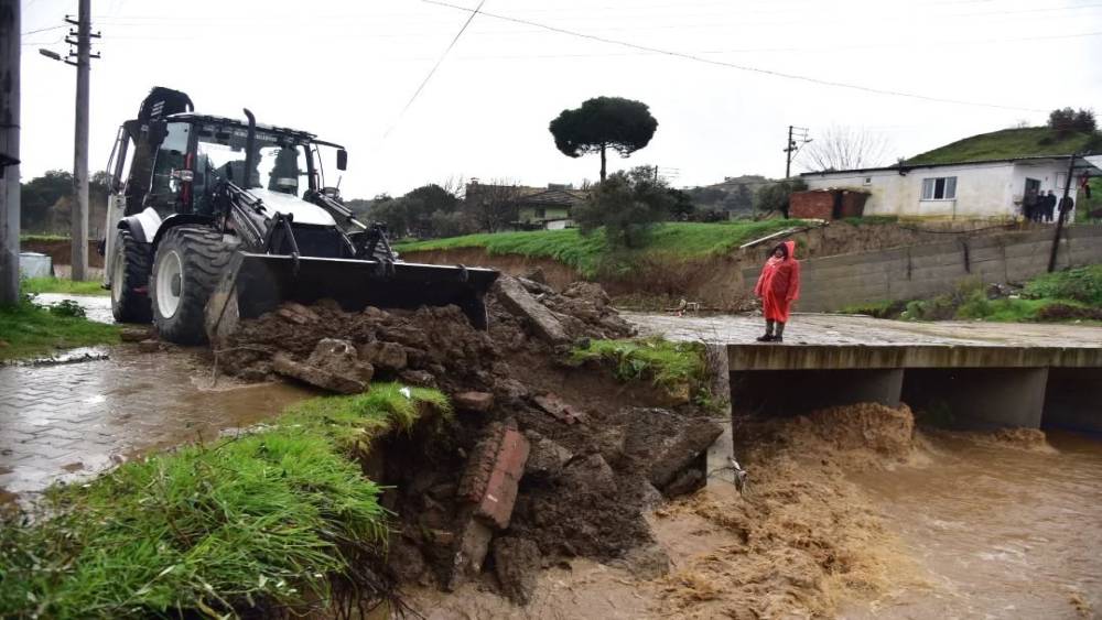 İncirliova Belediyesi&rsquo;nden yağışa hızlı m&uuml;dahale